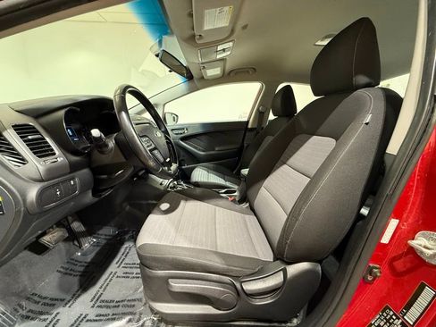 Used 2017 Kia Forte S image 12