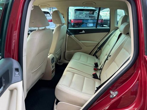 Used 2015 Volkswagen Tiguan SE image 13