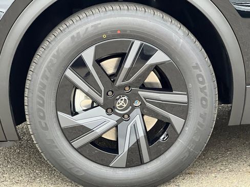 New 2026 Toyota C-HR AWD/4WD image 33