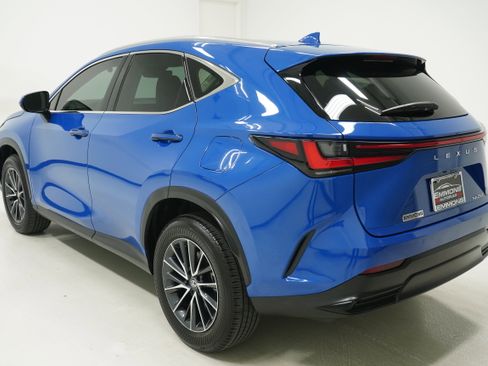 Used 2025 Lexus NX 250 FWD w/ Premium Package image 6