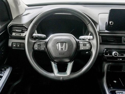 Used 2025 Honda Pilot Touring image 23