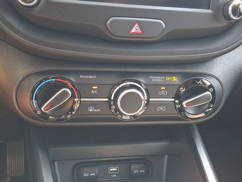 Certified 2025 Kia Soul LX w/ LX Technology Package FWD image 15