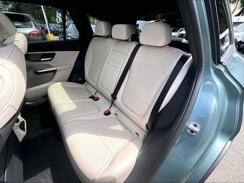 Used 2026 Mercedes-Benz GLC 300 4MATIC image 17