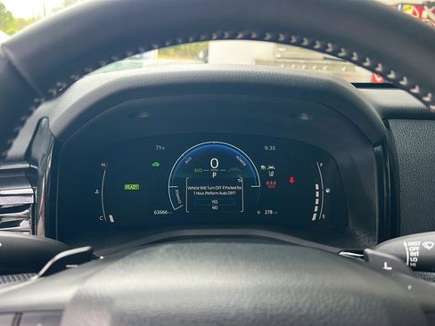 Used 2025 Toyota Camry SE w/ Convenience Package image 23