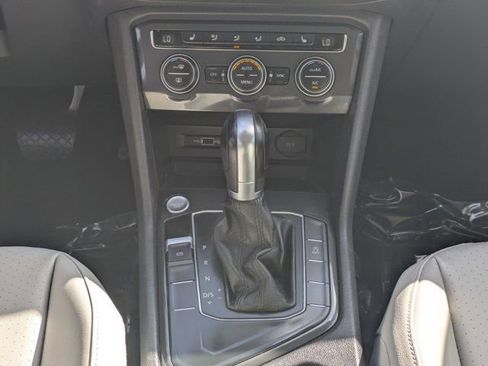 Used 2018 Volkswagen Tiguan SEL image 14