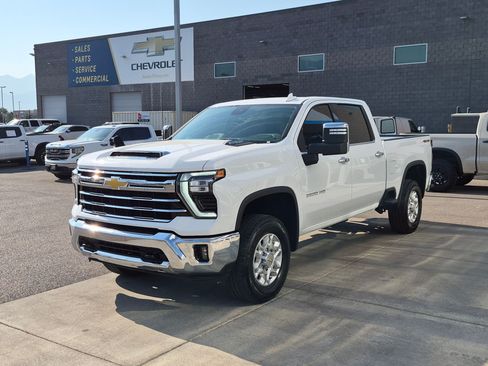 Used 2025 Chevrolet Silverado 3500 LTZ AWD/4WD image 8