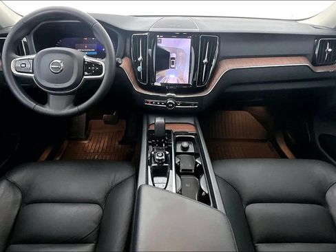Certified 2023 Volvo XC60 B5 Plus AWD/4WD image 19