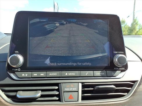 Used 2024 Nissan Altima 2.5 SV image 14