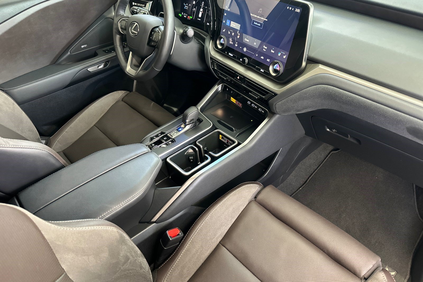 Certified 2026 Lexus TX 550h AWD Plug-In Hybrid w/ Technology Package image 21