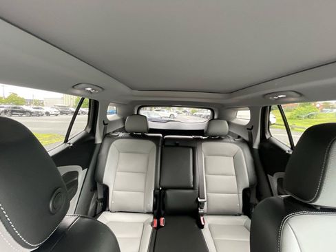 Used 2023 GMC Terrain SLT w/ Infotainment Package II AWD/4WD image 29