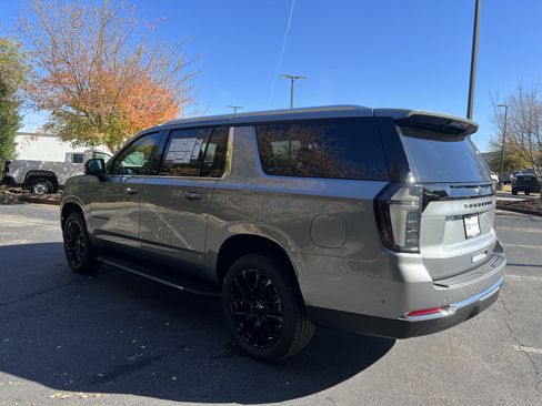 New 2026 Chevrolet Suburban LT w/ Comfort Package image 8