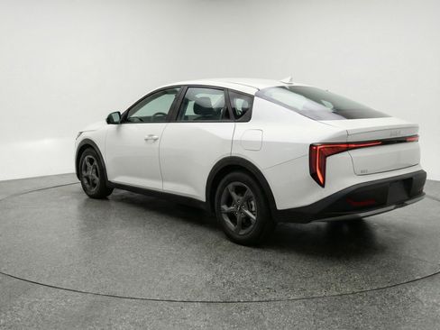 Used 2025 Kia K4 LXS image 6