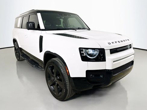Used 2025 Land Rover Defender 130 X-Dynamic SE AWD/4WD image 3