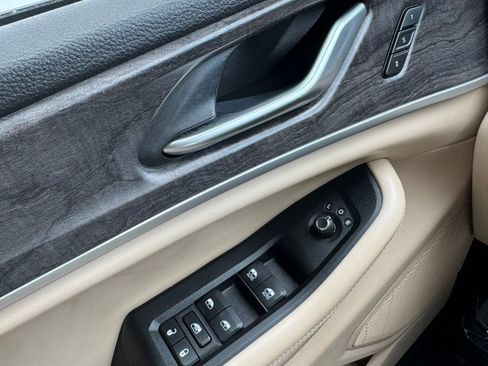Used 2023 Jeep Grand Cherokee Limited AWD/4WD image 7