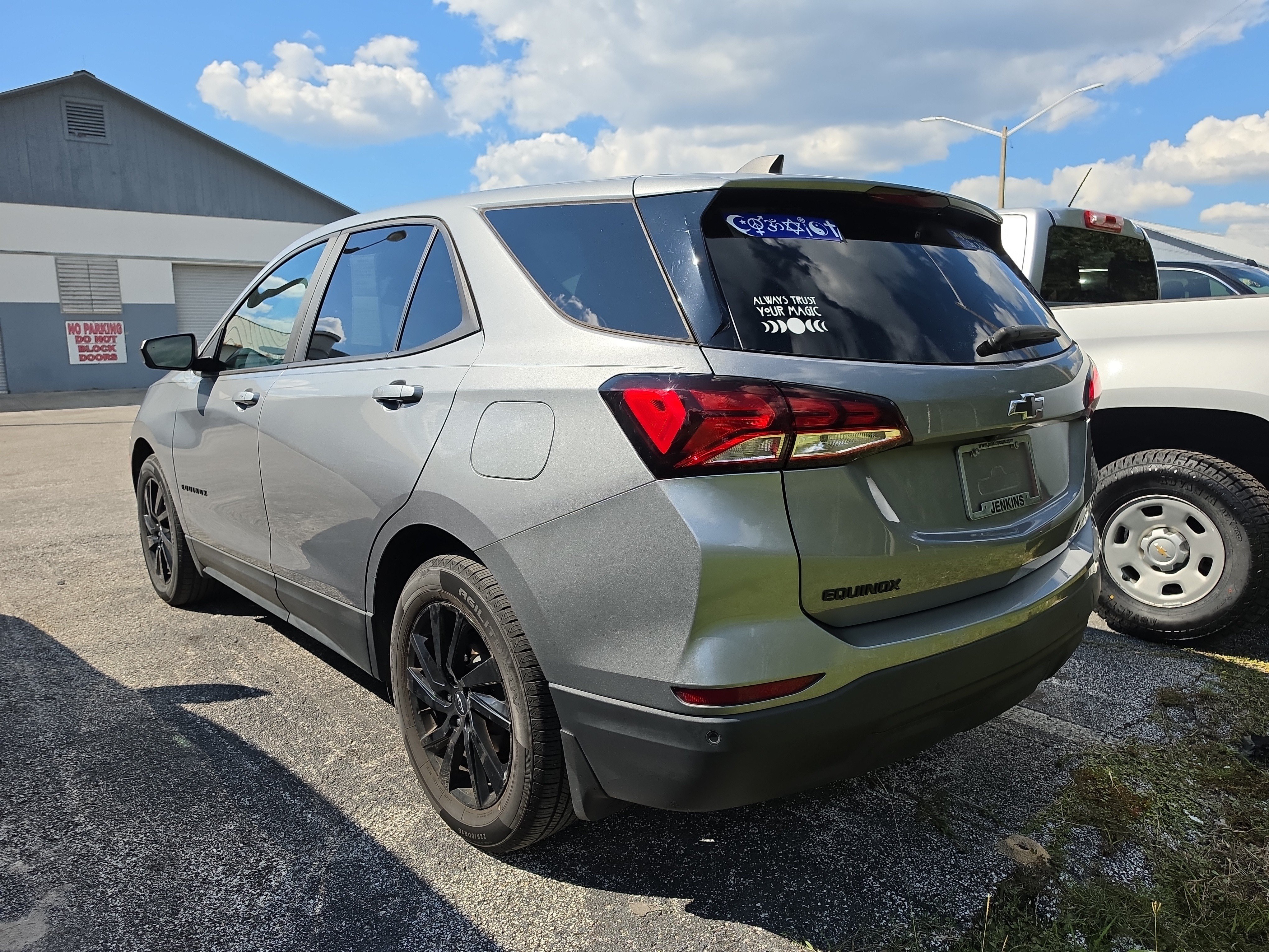 Used 2023 Chevrolet Equinox LS w/ LS Convenience Package FWD image 5