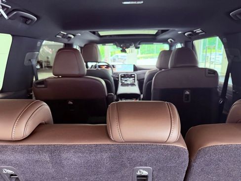 Used 2025 Nissan Armada Platinum Reserve AWD/4WD image 18