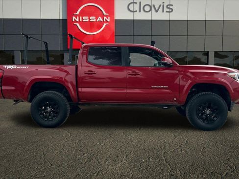 Used 2019 Toyota Tacoma TRD Sport image 9