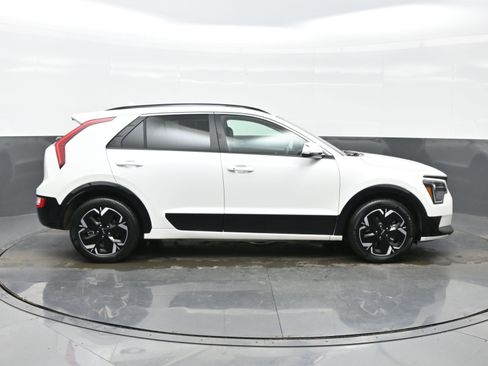 Used 2023 Kia Niro Wind w/ Wind Preserve Package image 7