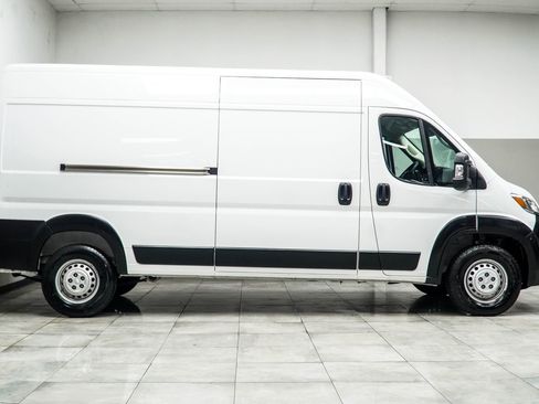 Used 2024 RAM ProMaster 2500 w/ Convenience Group FWD image 6