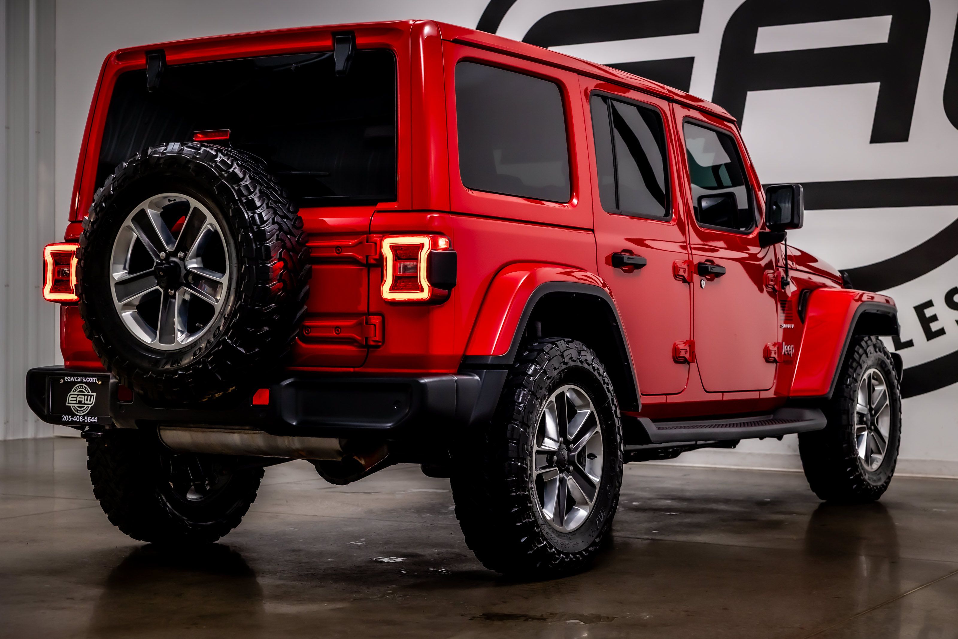 Used 2018 Jeep Wrangler Unlimited Sahara AWD/4WD image 33