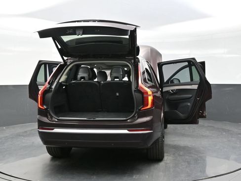 Used 2025 Volvo XC90 B5 Ultra AWD/4WD image 44