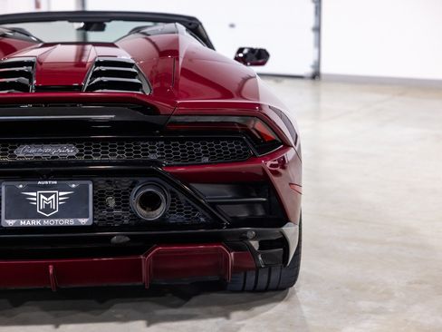 Used 2022 Lamborghini Huracan EVO RWD image 13