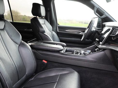 Used 2022 Jeep Wagoneer Series III w/ Premium Group I image 15