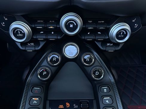 Used 2023 Aston Martin V8 Vantage Roadster image 15