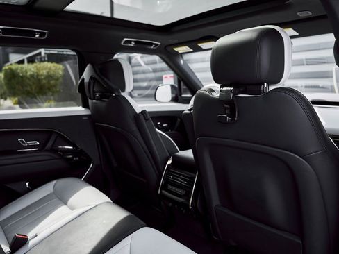 Used 2025 Land Rover Range Rover Sport Dynamic SE image 74