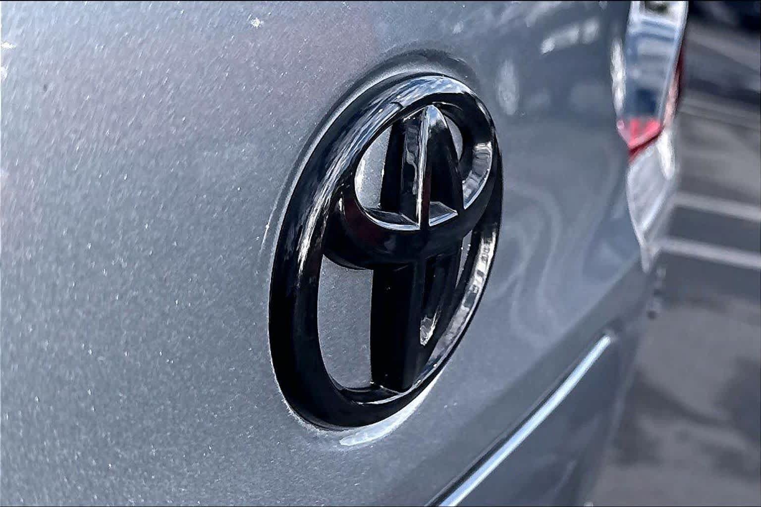 Used 2022 Toyota Corolla Cross LE w/ Black Badges Package (TMS) FWD image 30