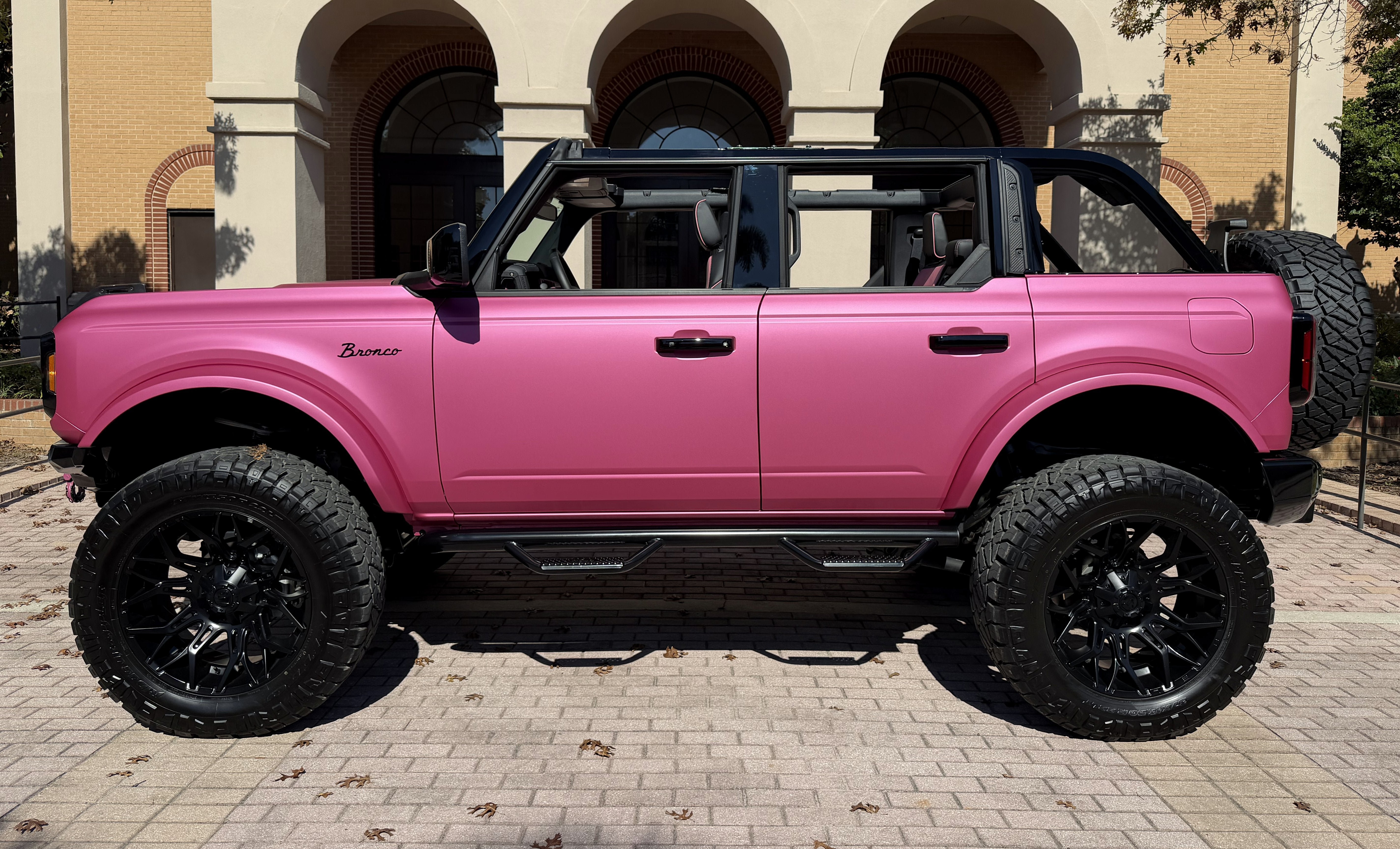 Used 2025 Ford Bronco Outer Banks AWD/4WD image 3