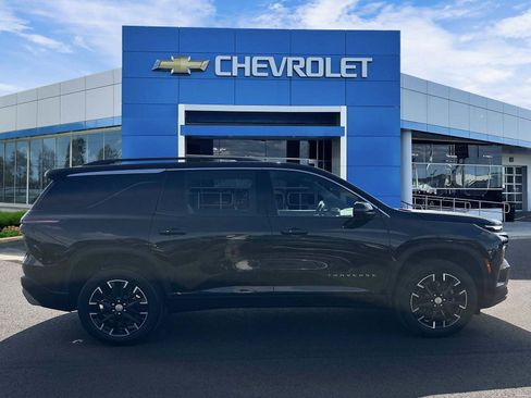 Certified 2024 Chevrolet Traverse LT w/ Trailering Package FWD image 5