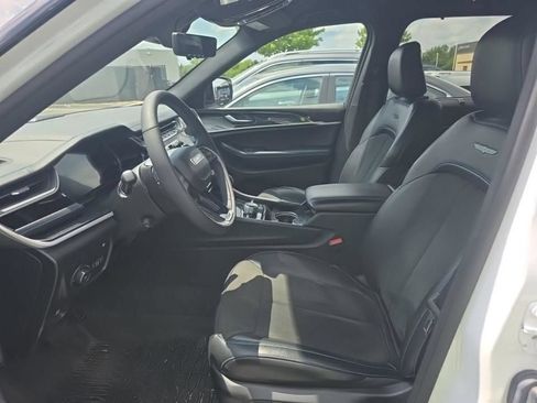 Used 2022 Jeep Grand Cherokee Trailhawk w/ Advanced Protech Group II AWD/4WD image 5