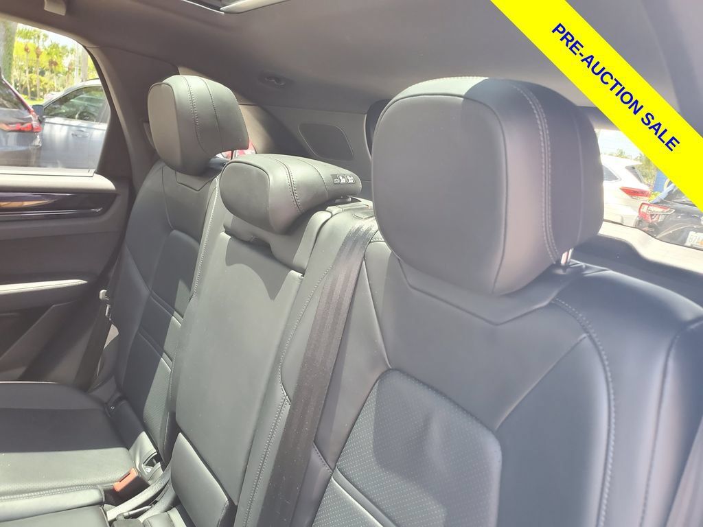 Used 2023 Porsche Cayenne AWD/4WD image 15