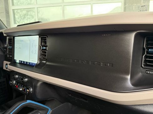 Used 2023 Ford Bronco Wildtrak image 24