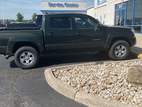 Used 2012 Toyota Tacoma 4x4 Double Cab w/ SR5 Pkg image 9