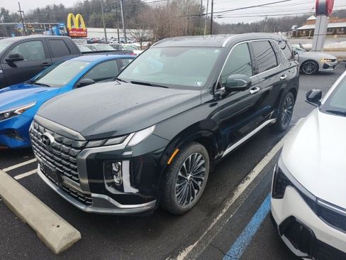 Used 2023 Hyundai Palisade Calligraphy image 2