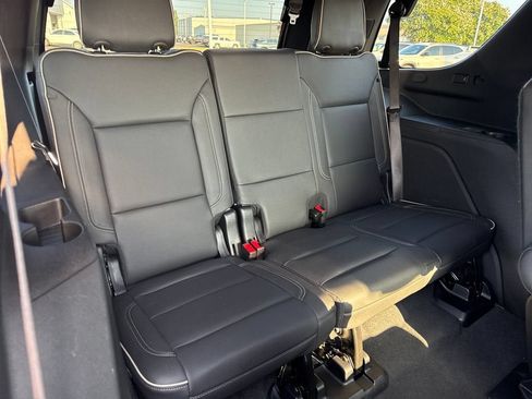 Used 2024 GMC Yukon SLT w/ SLT Luxury Package AWD/4WD image 13