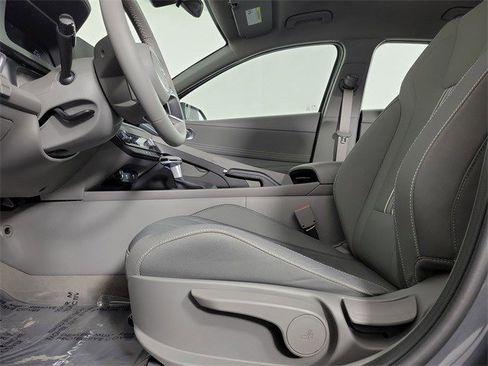 Used 2025 Hyundai Elantra Sport image 34