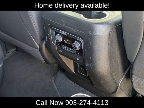 Used 2023 Chevrolet Suburban Premier image 28