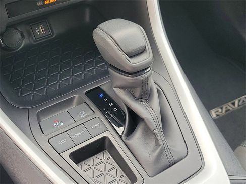 Used 2025 Toyota RAV4 LE image 27