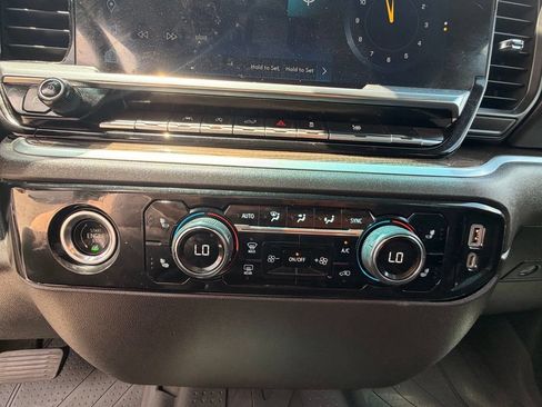 Used 2021 Chevrolet Silverado 1500 LT Trail Boss w/ Convenience Package II AWD/4WD image 18