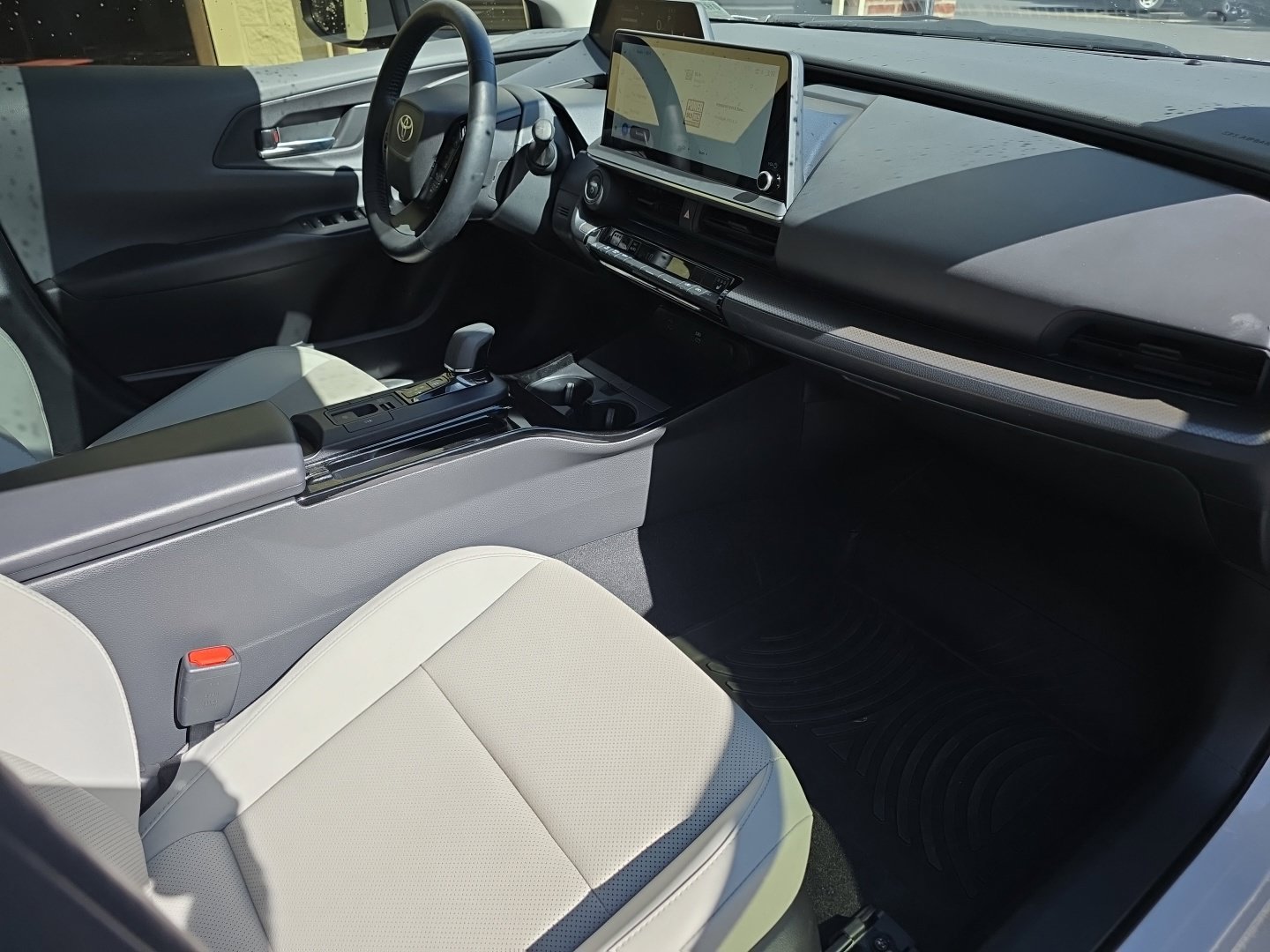 Used 2024 Toyota Prius XLE AWD/4WD image 33