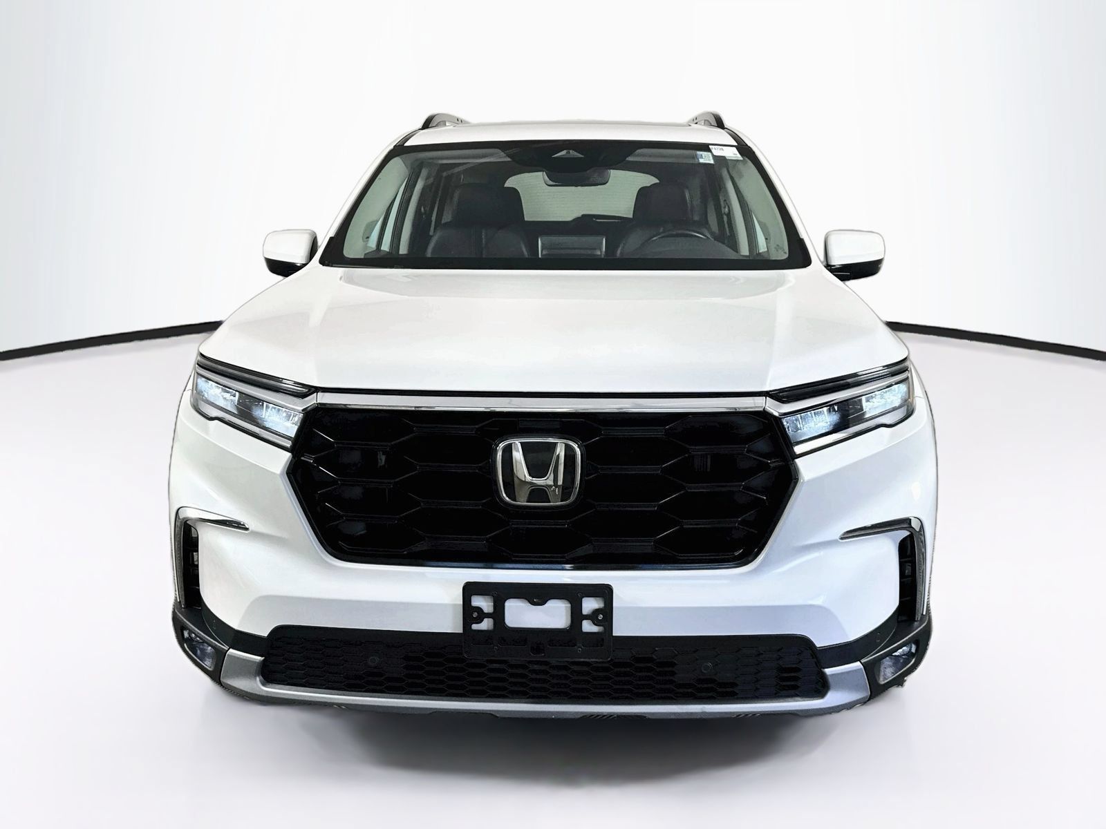 Used 2025 Honda Pilot Touring image 2