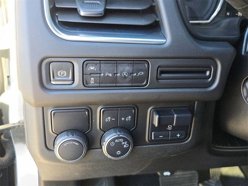 Used 2021 Chevrolet Tahoe LT w/ LT Signature Package image 34