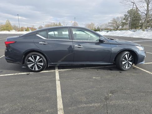 Used 2022 Nissan Altima 2.5 SV image 15