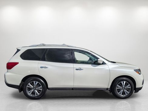 Used 2017 Nissan Pathfinder SV w/ Cargo Package image 4