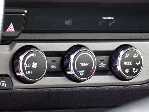 Used 2020 Toyota Tacoma TRD Sport w/ Technology Package AWD/4WD image 27