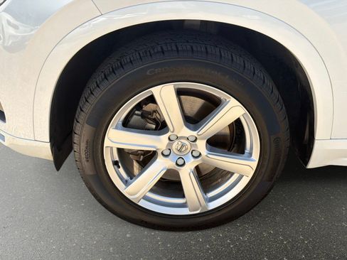 Used 2021 Volvo XC90 T5 Momentum w/ Climate Package FWD image 10