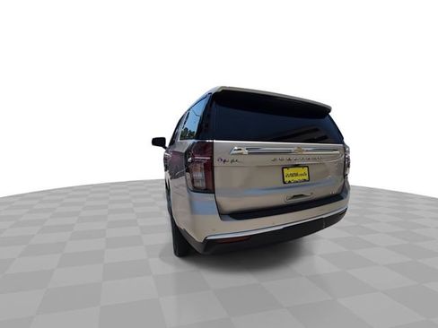 Used 2023 Chevrolet Suburban LT w/ LT Signature Plus Package RWD image 7
